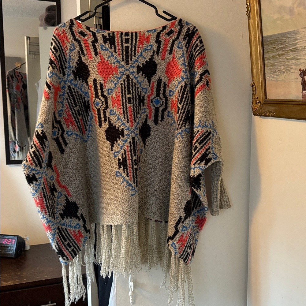 Geometric Patterned Fringe Poncho, one of a kind! Like new